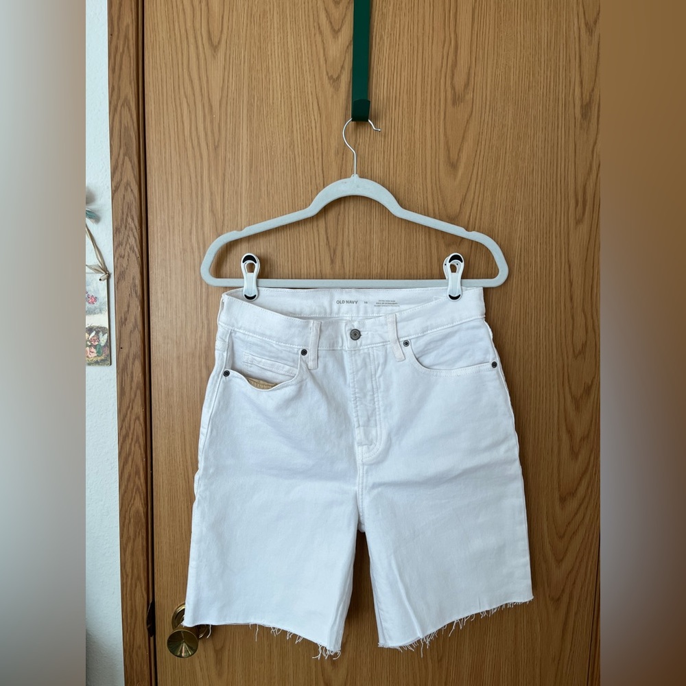 Old Navy | white straight leg shorts
